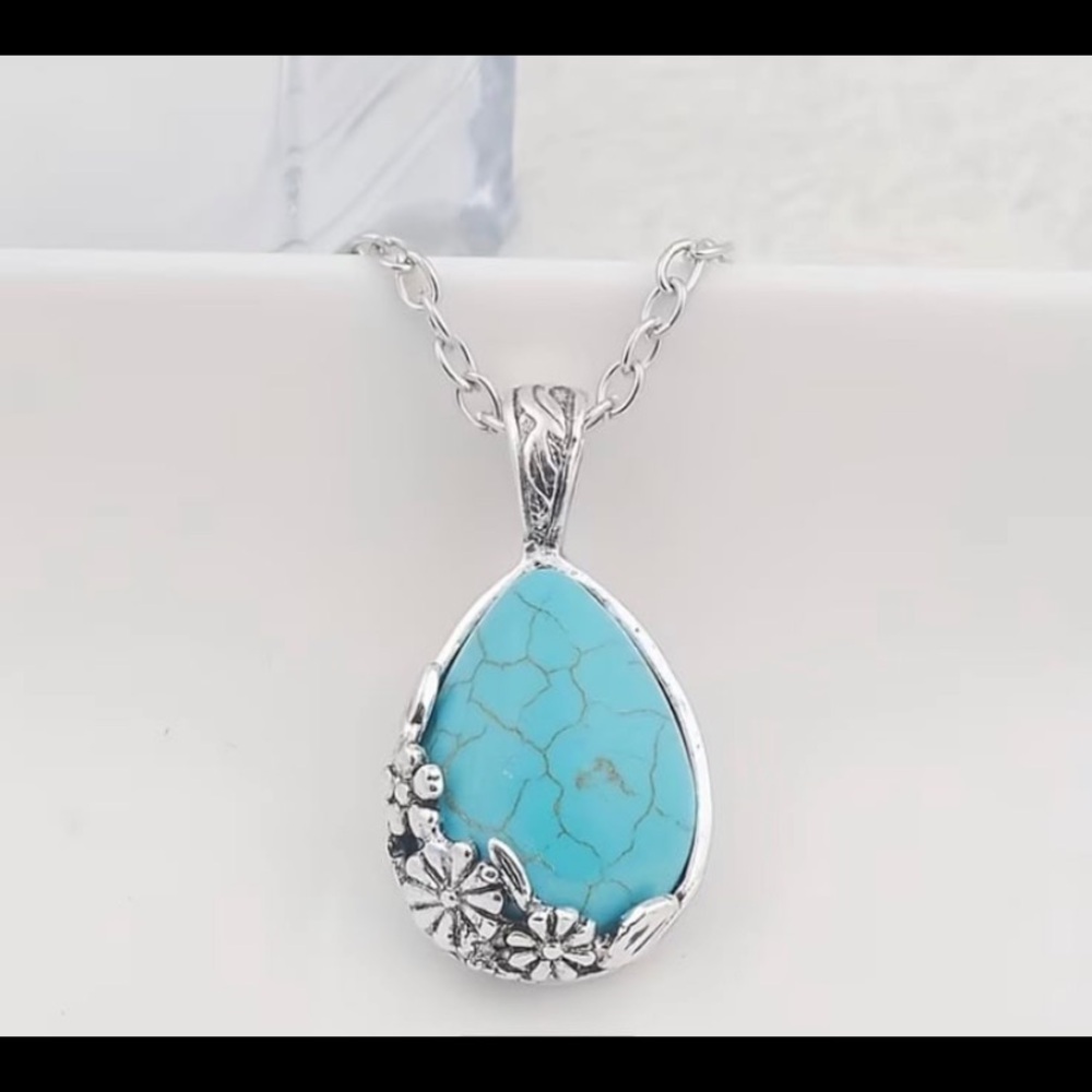 Turquoise Teardrop Floral Pendant Necklace